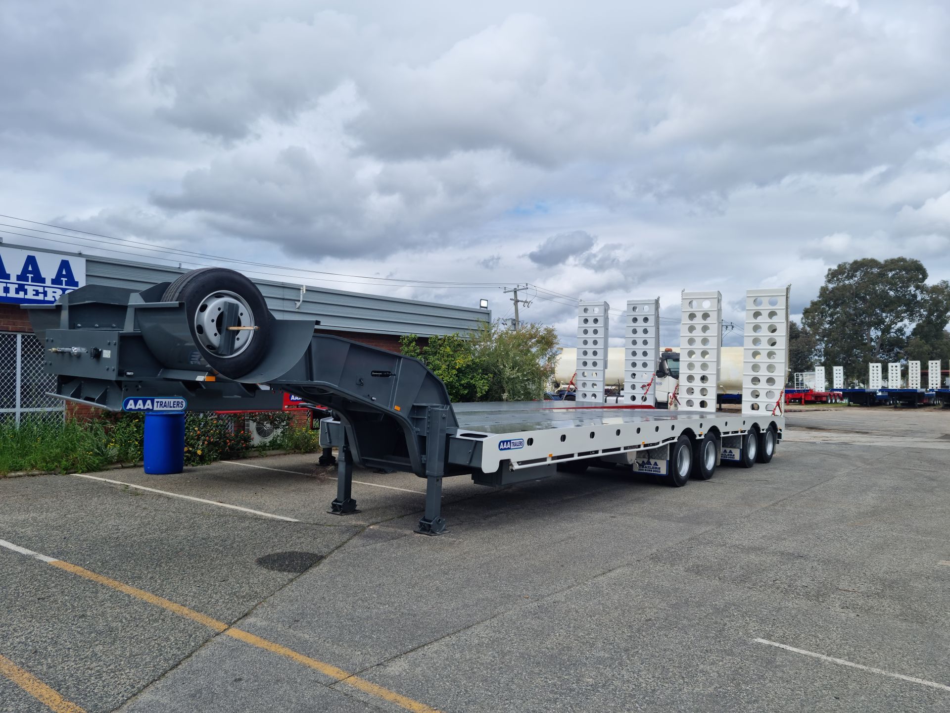 low loader trailer truck