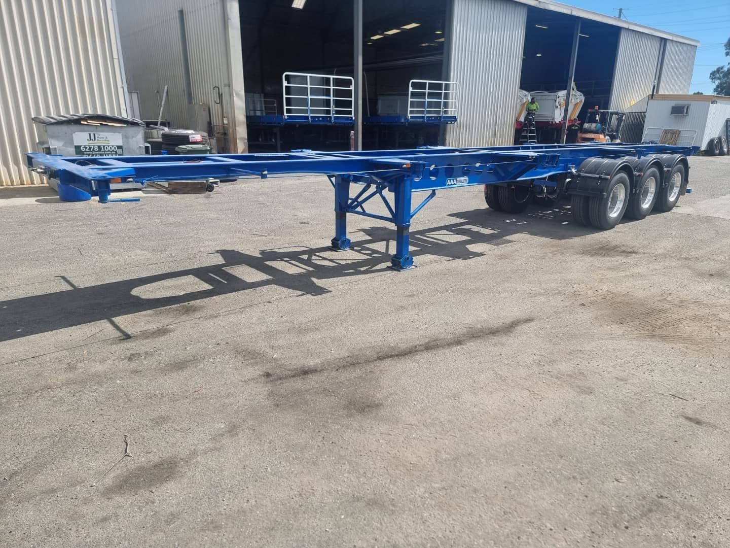 trailer skeletal in lot