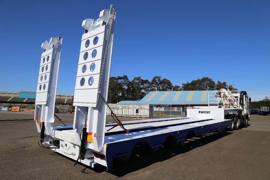 rear profile of a drop deck trailer