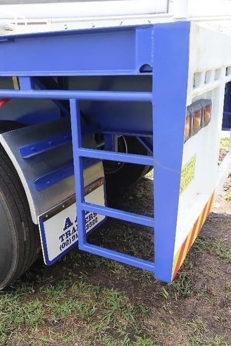 flat deck semi