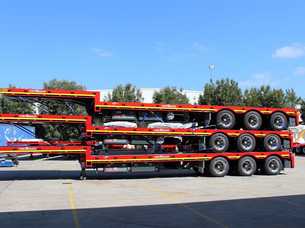 drop deck trailer wth bifold ramps
