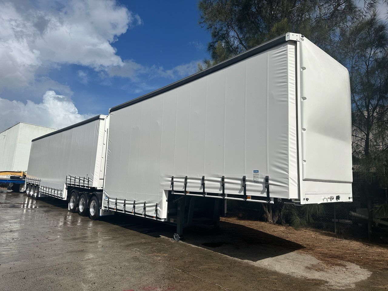 tautliner B trailer drop deck