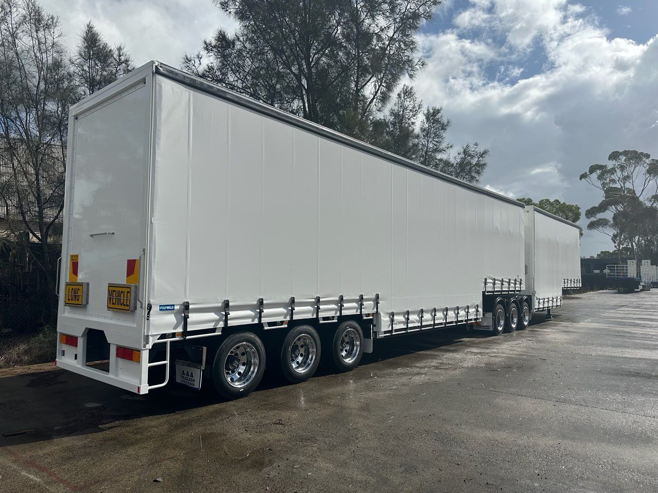 tautliner B trailer drop deck