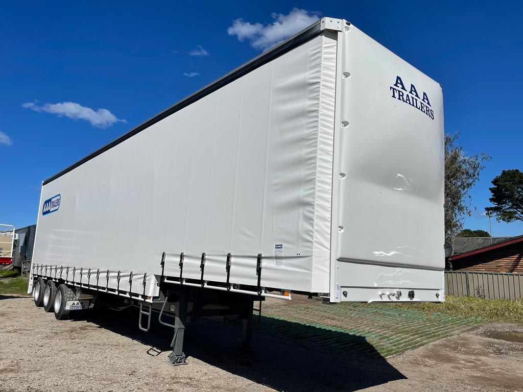 tautliner B trailer drop deck interior