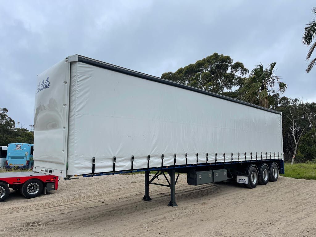 tautliner B trailer straight deck side view