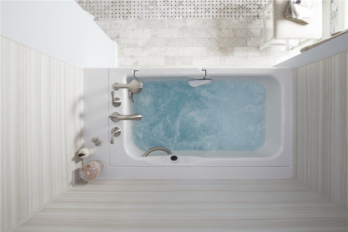 Bathtub with Water — Moline, IL — Midwest Bath Co.