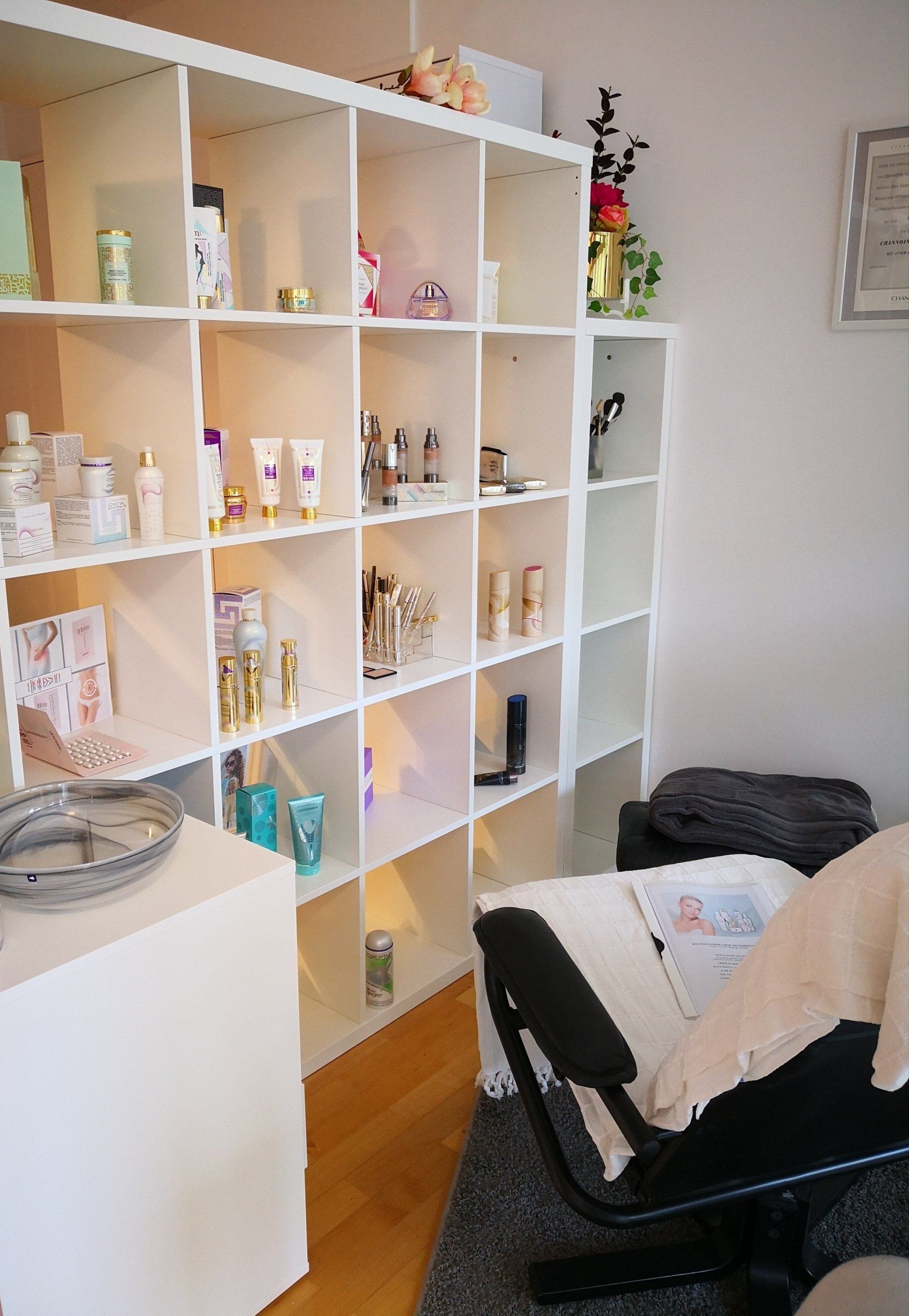 Regal Kosmetikprodukte