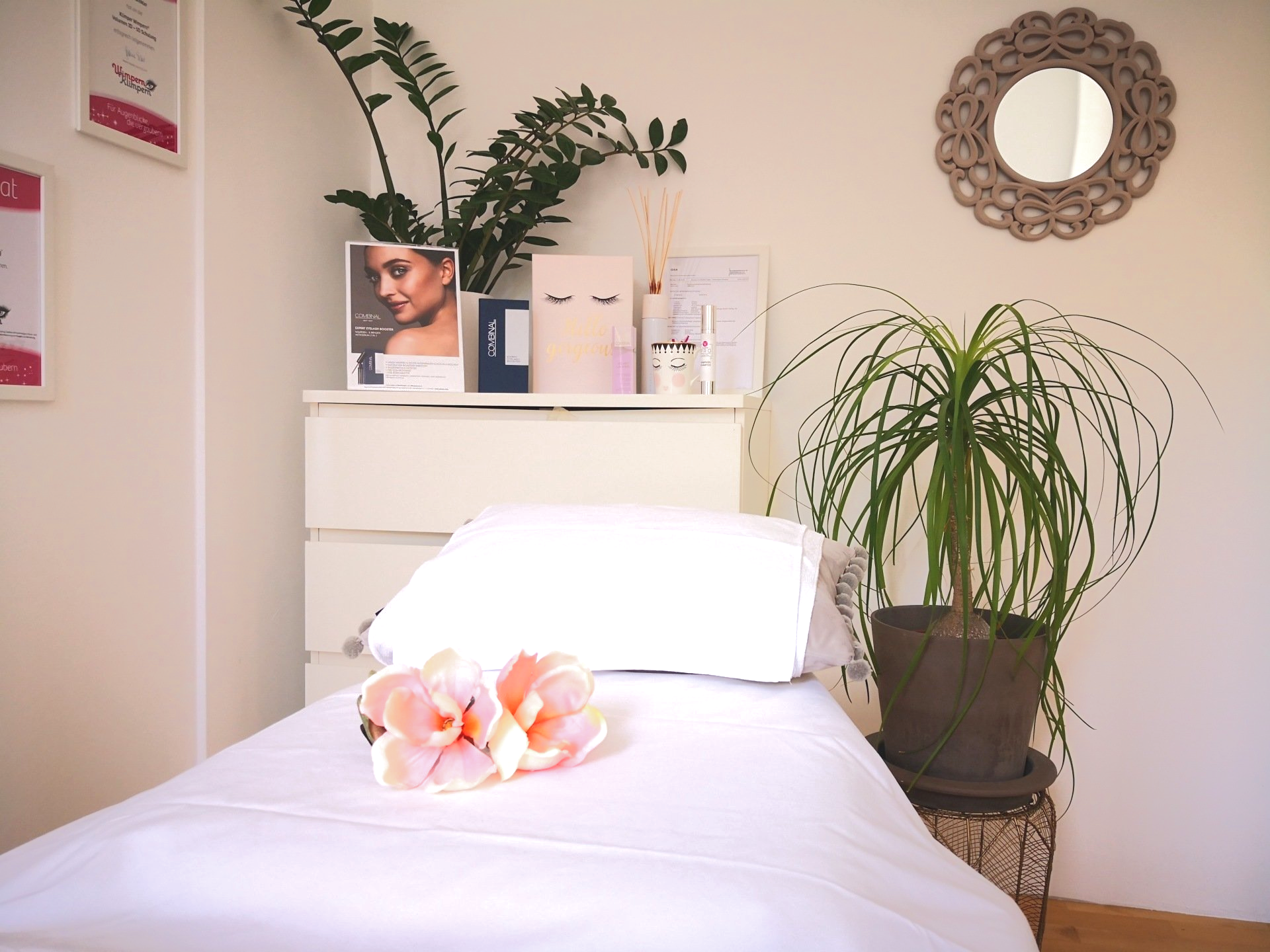 Behandlungsraum Bett