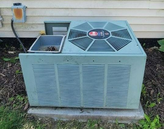 Broken AC Unit Before Replacing With a New One in Oak Forest, IL