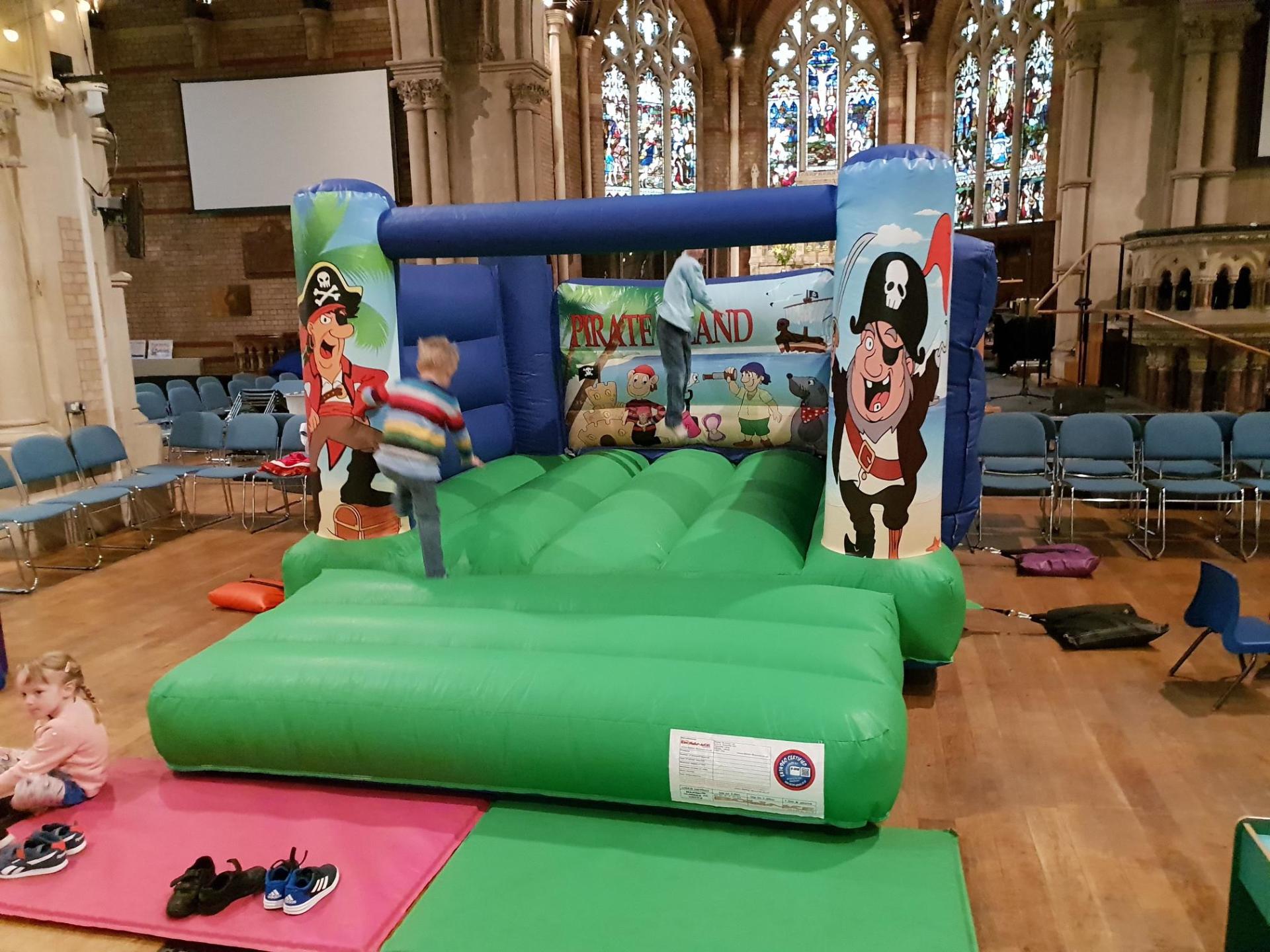 pirate land small bouncy castle