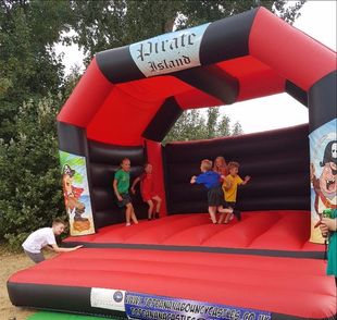 kids enjoying the Pirate Island bouncy castle