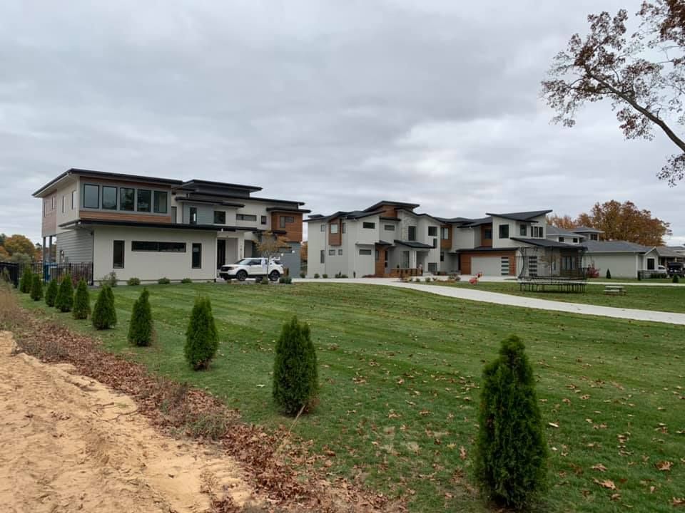 A row of houses are lined up in a residential area