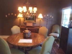 A dining room with a round table and chairs