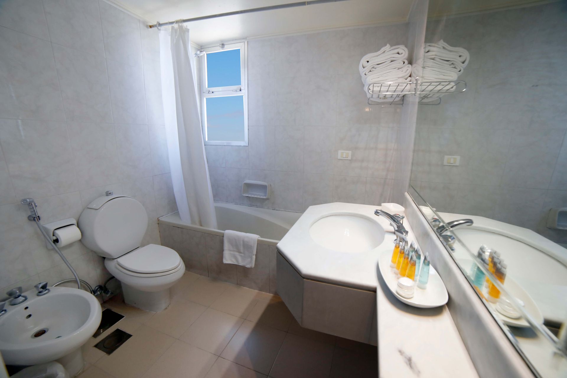 A bathroom with a toilet sink and bathtub