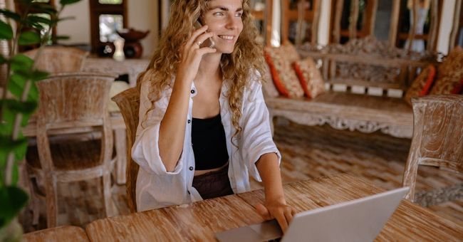 Image of entrepreneur working on her website on her computer