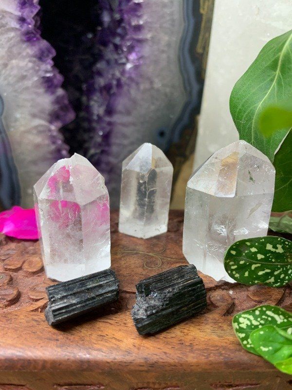 Tres puntas de cristal de cuarzo transparente