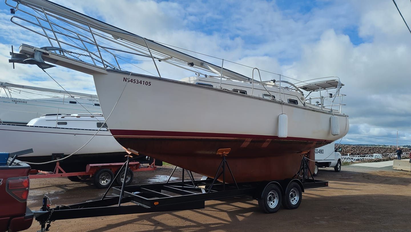 A boat is sitting on top of a trailer.