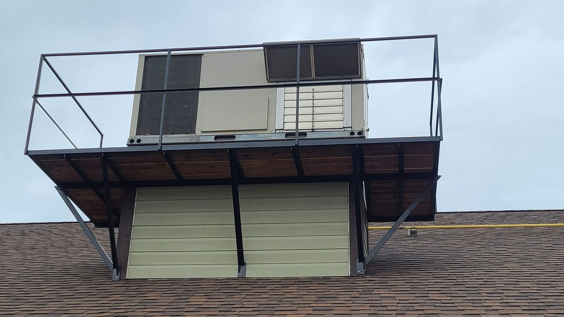 A building with a balcony on top of it