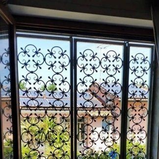 finestra con inferriata