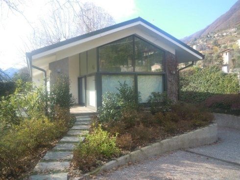 casa con pareti in vetro