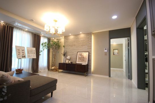 Entertainment room with Asian-inspired elements and window treatments