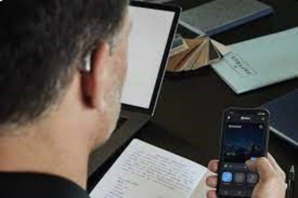 apparecchio acustico con regolazione volume tramite app