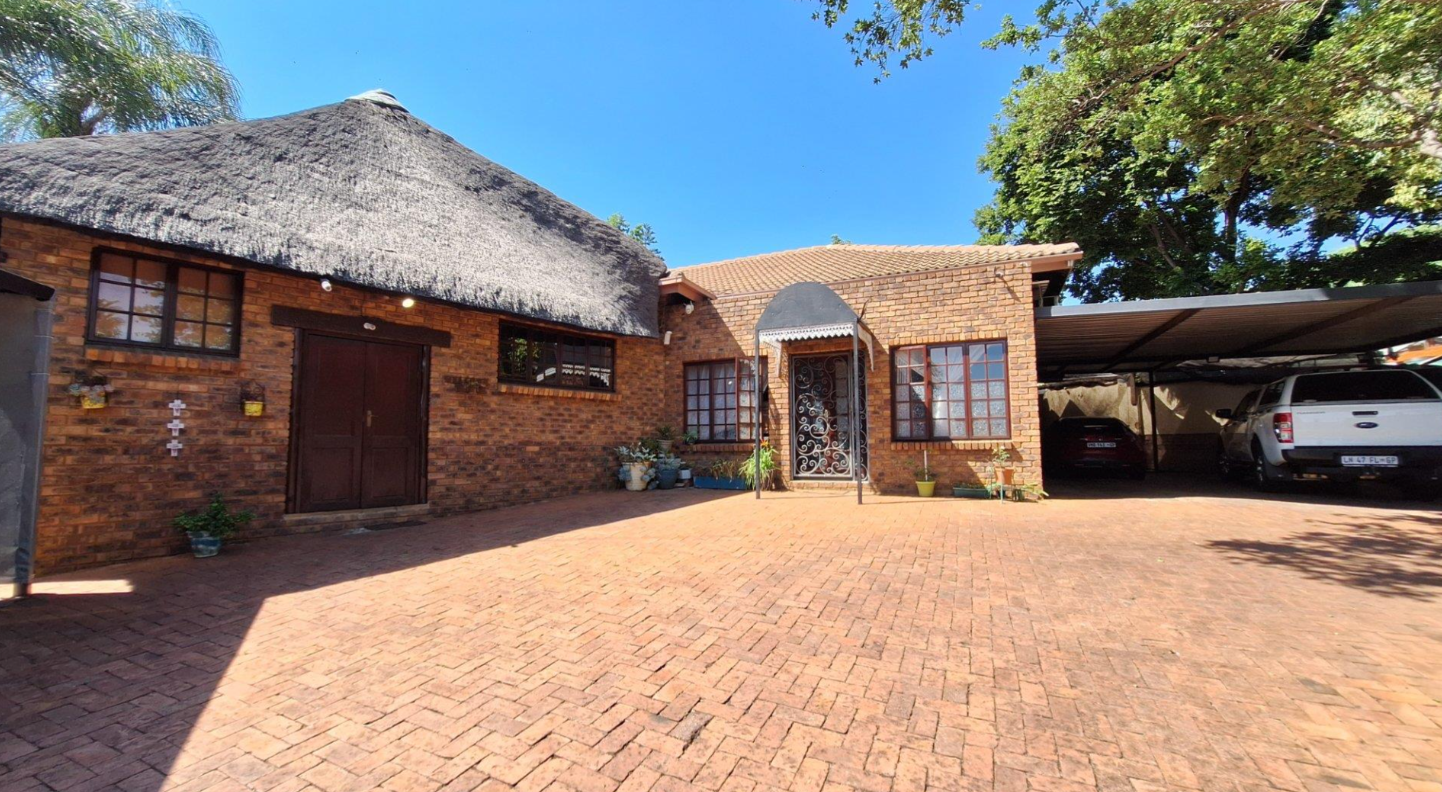 3 Bedroom House for Sale in Faerie Glen, Pretoria.