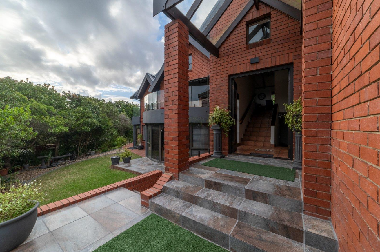 5 Bedroom House for Sale in Herolds Bay, Western Cape