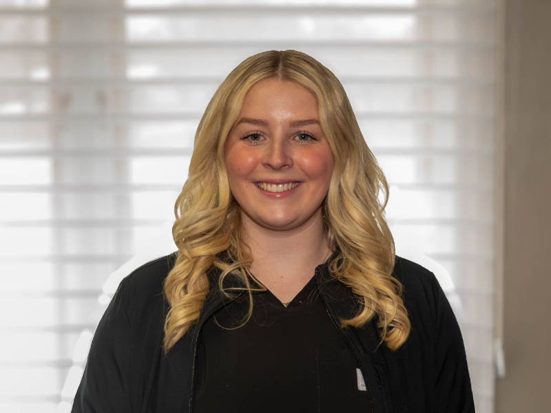 Zoe, Dental Assistant