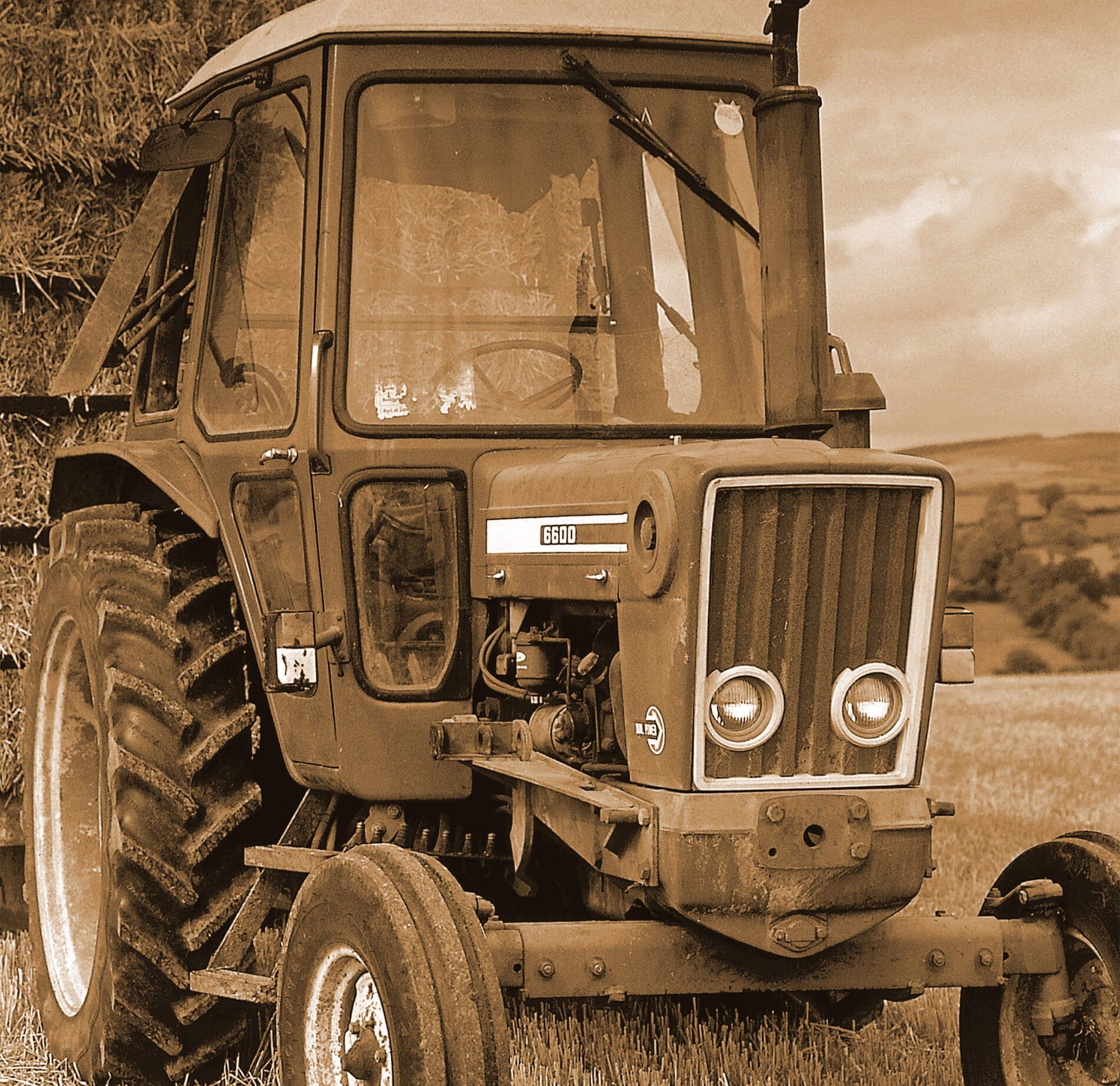 A tractor with the word ford on the front