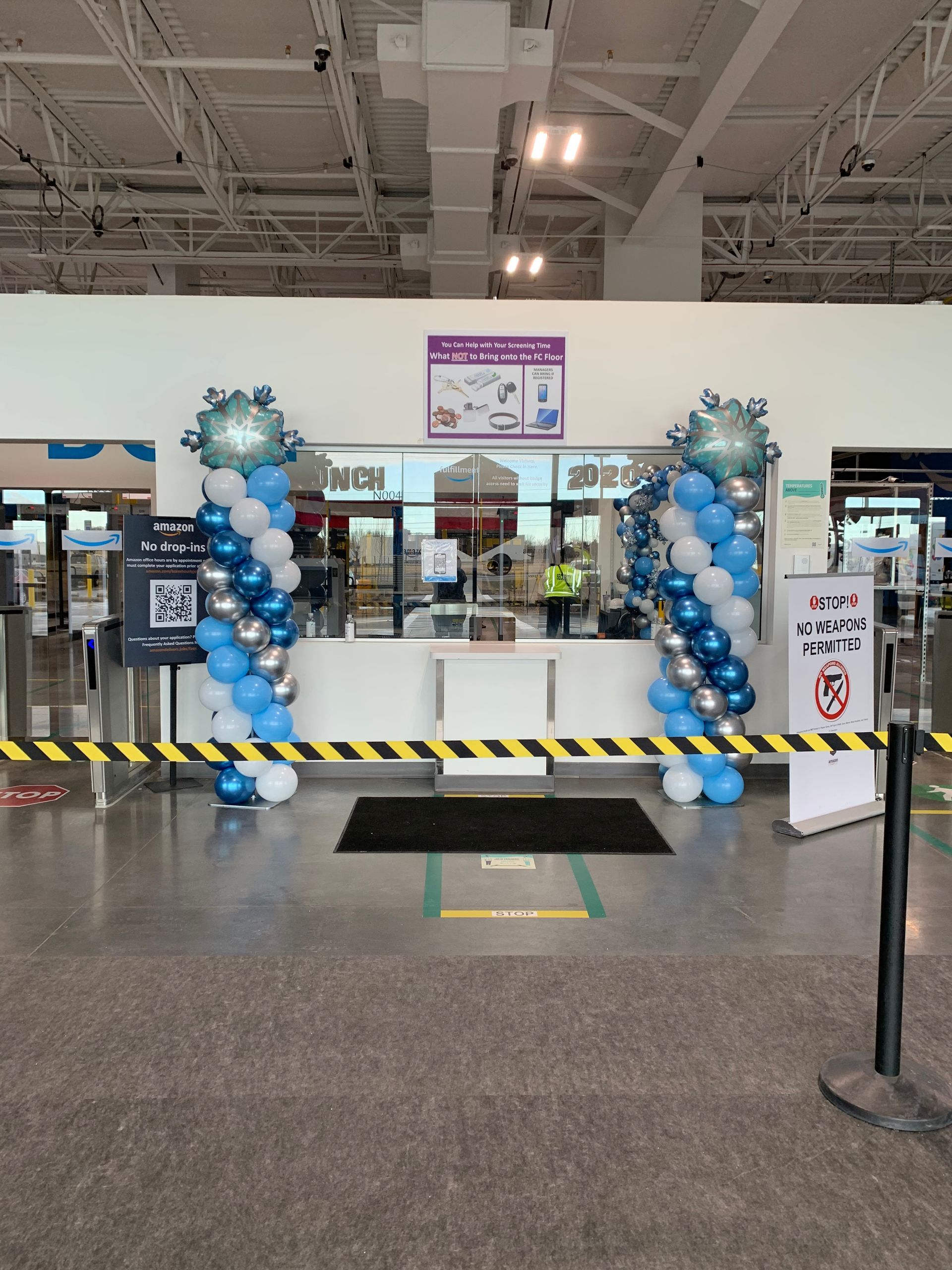 A building with blue and white balloons in front of it