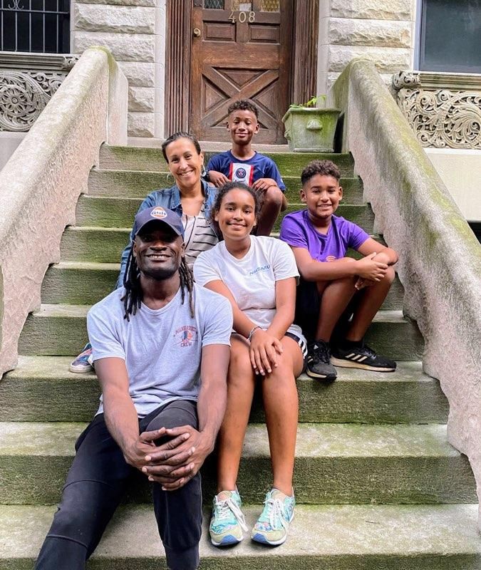 Jumaane Saunders and his family sitting on a stoop.
