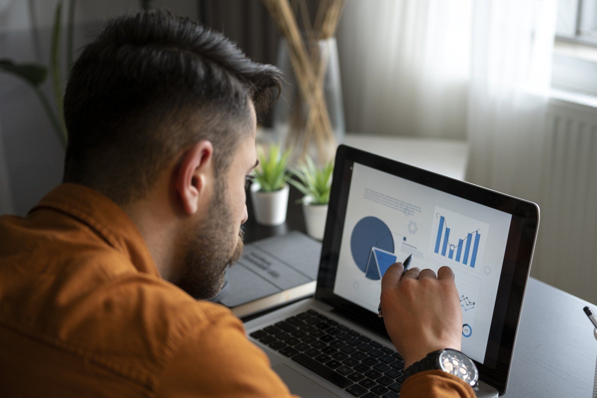 Businessman Working on Financial Report – Overland Park, KS – Haynes Consulting Group