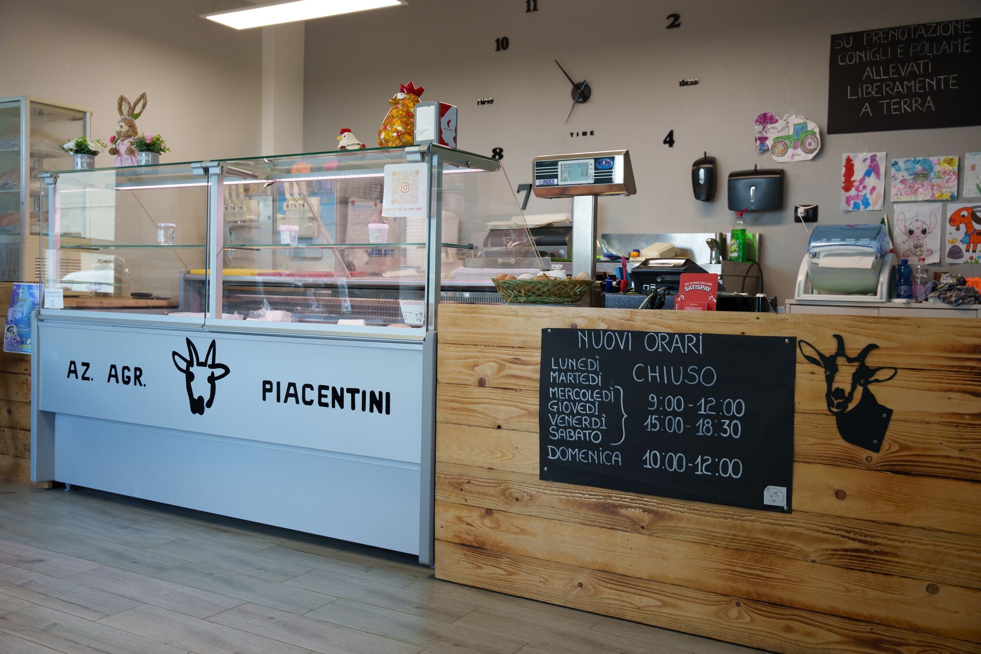Espositore dello spaccio dell'azienda agricola