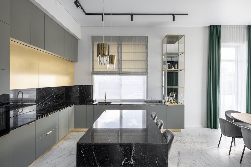 Naturalaus akmens gaminiai: Virtuvės stalviršis, stalas, sienų apdaila