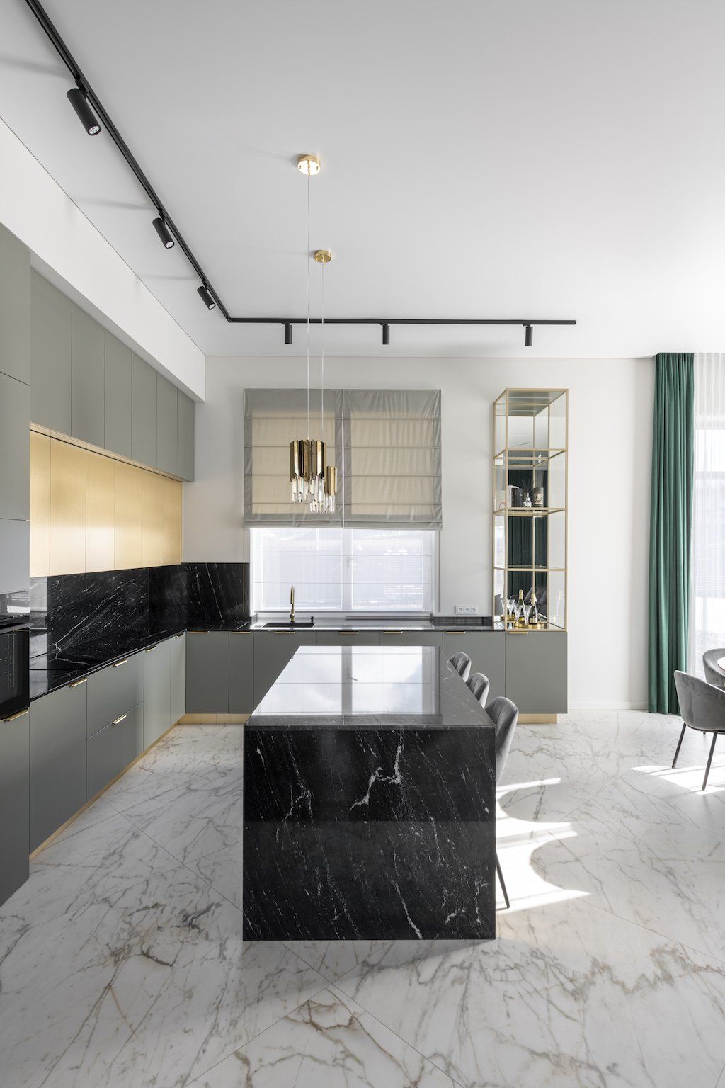 Naturalaus akmens gaminiai: Virtuvės stalviršis, stalas, sienų apdaila