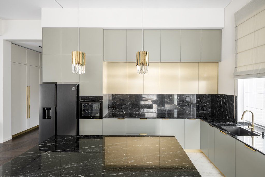 Naturalaus akmens gaminiai: Virtuvės stalviršis, stalas, sienų apdaila