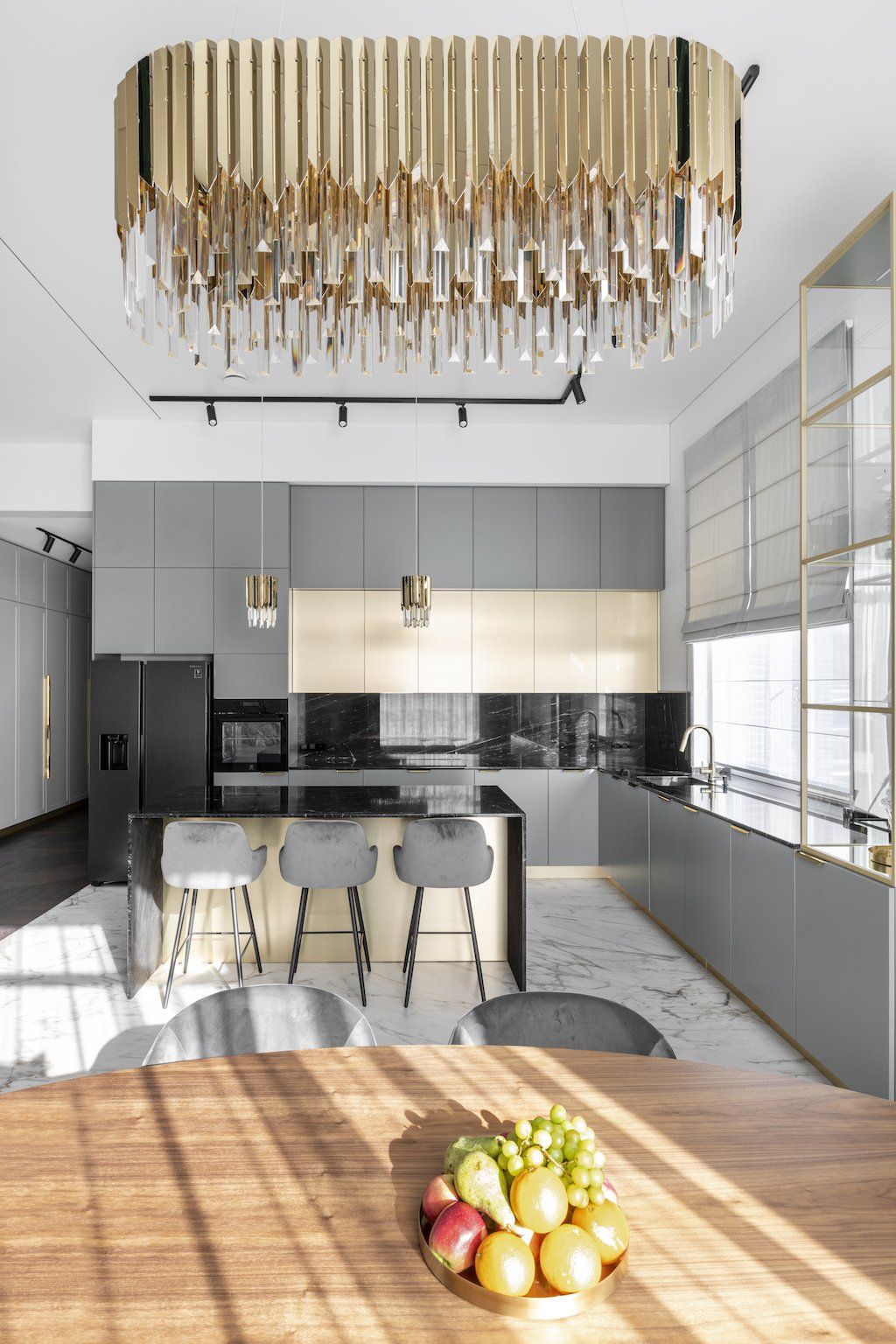 Naturalaus akmens gaminiai: Virtuvės stalviršis, stalas, sienų apdaila