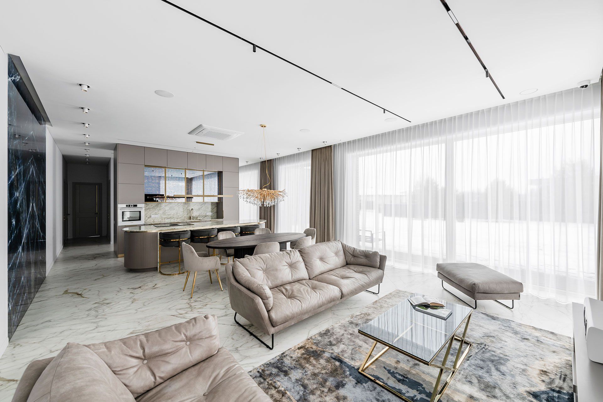 Naturalaus akmens gaminiai: virtuvės stalviršis, stalas, sienų apdaila