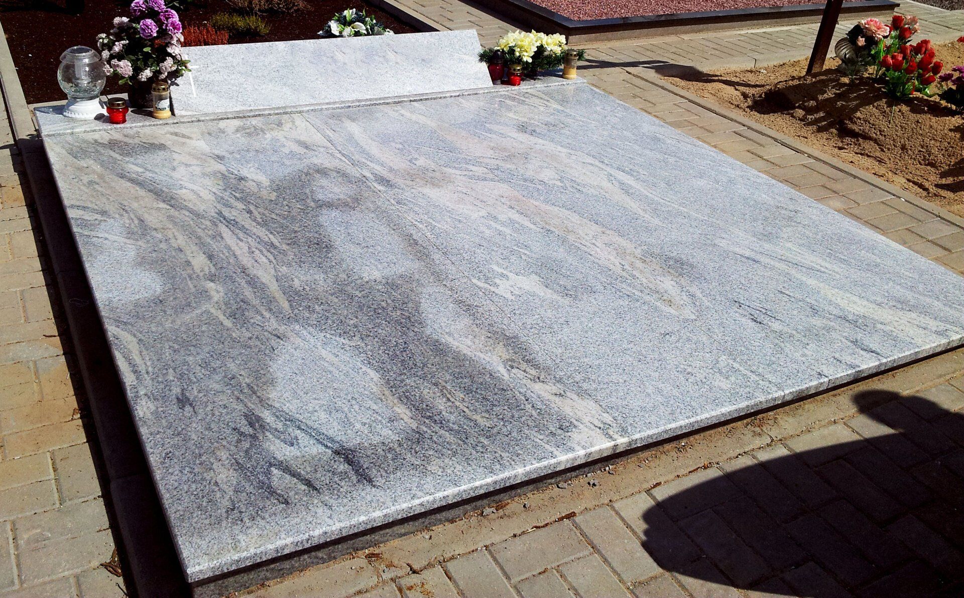 Paminklai, antkapiai