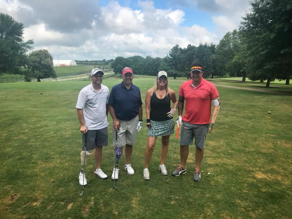 A group of people are posing for a picture on a golf course.