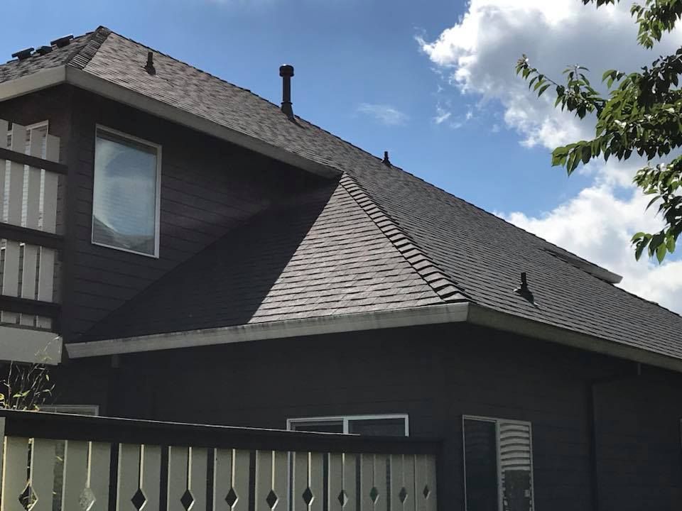 Gray House — Woodburn, OR — Royce Roofing LLC
