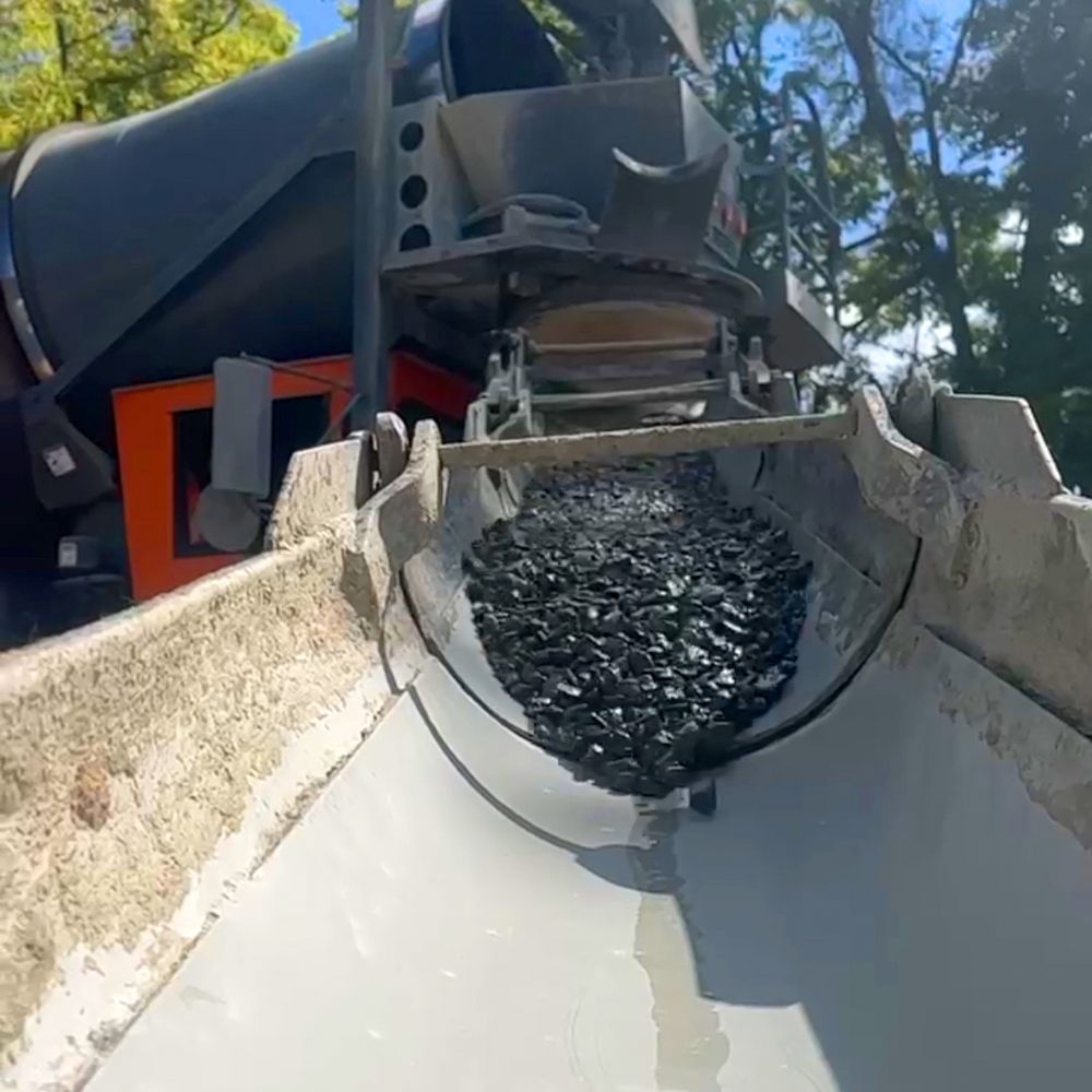 workers pouring concrete for driveway