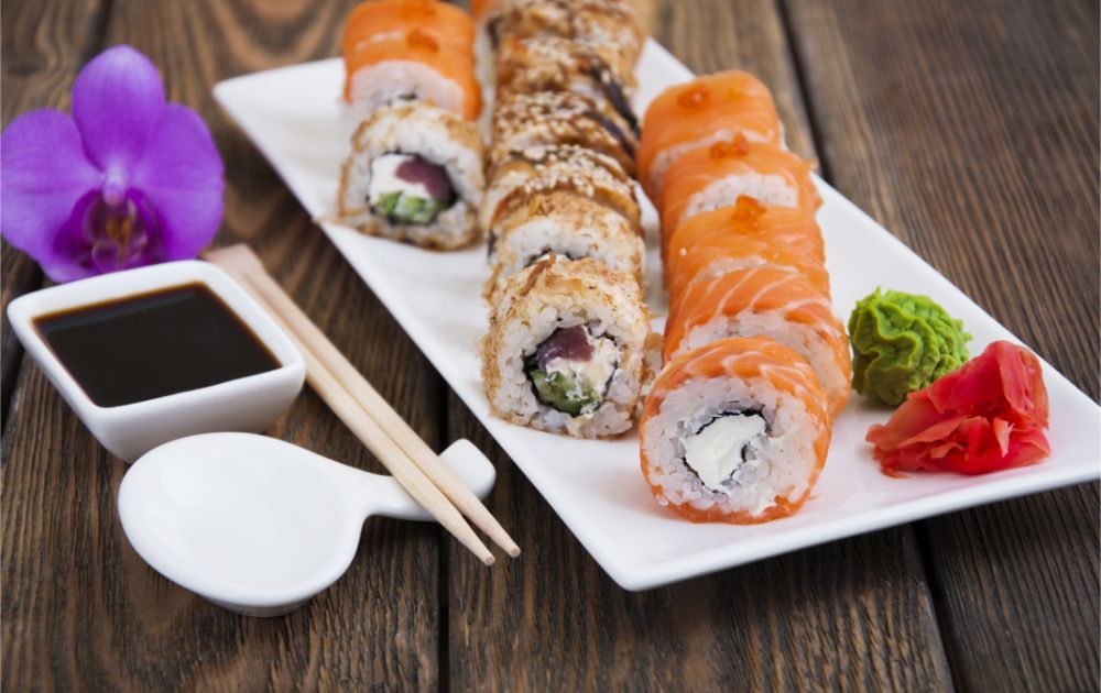 Sushi con salmone
