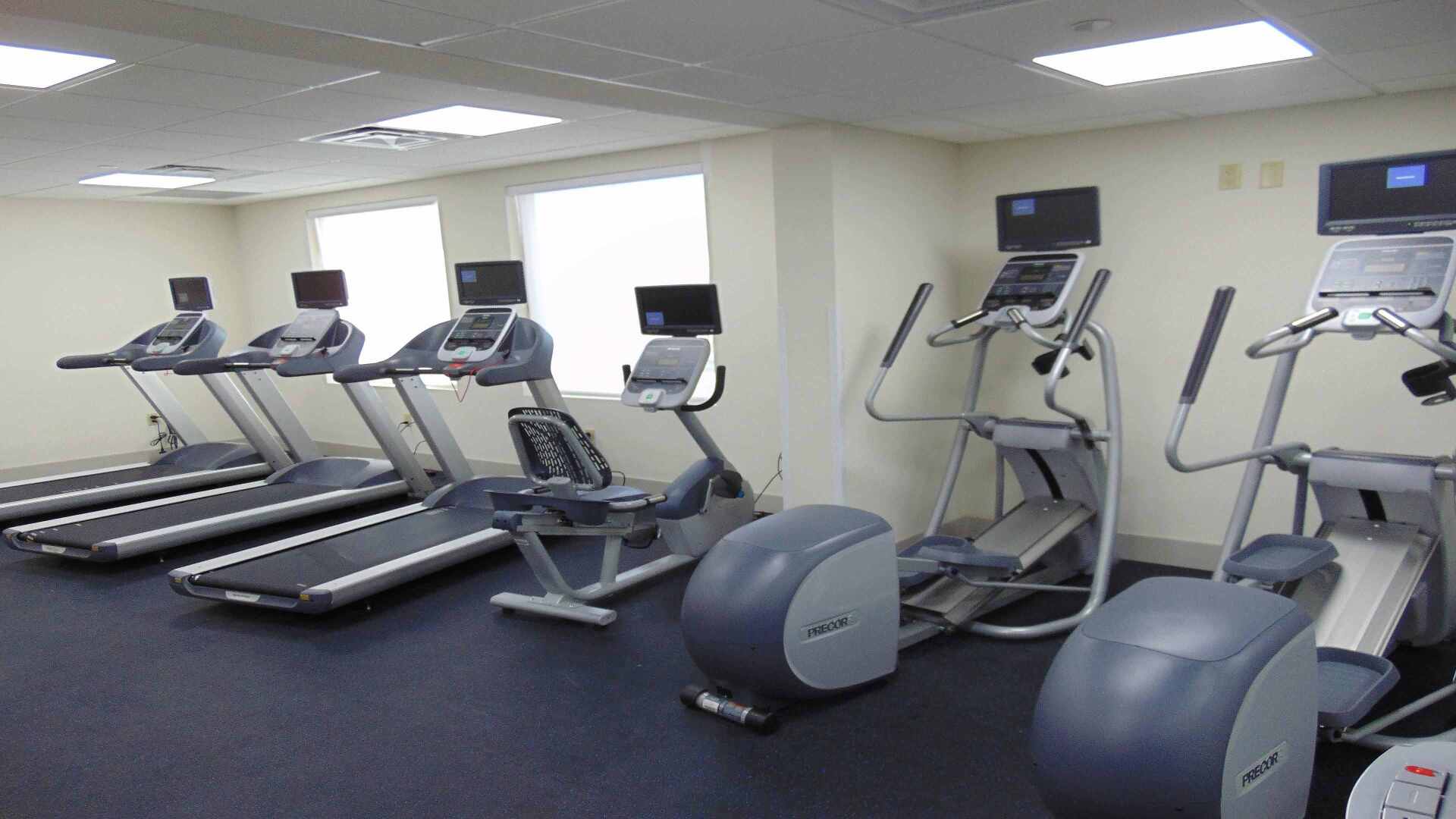 hotel fitness room with multiple cardio machines