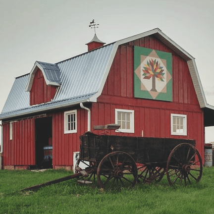red barn with barn quilt