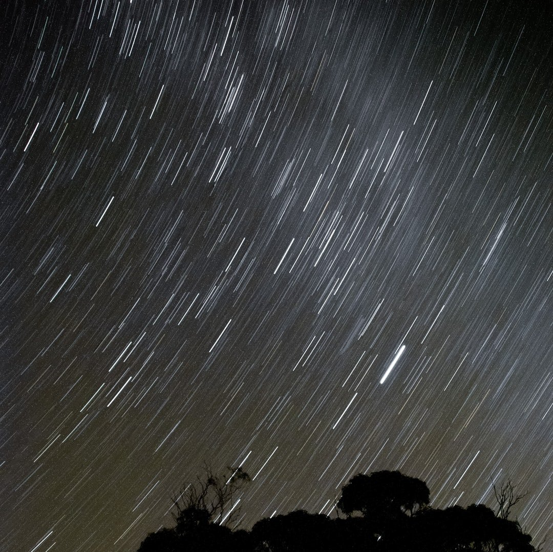 Photograph emulating the spin of stars as they move across the sky