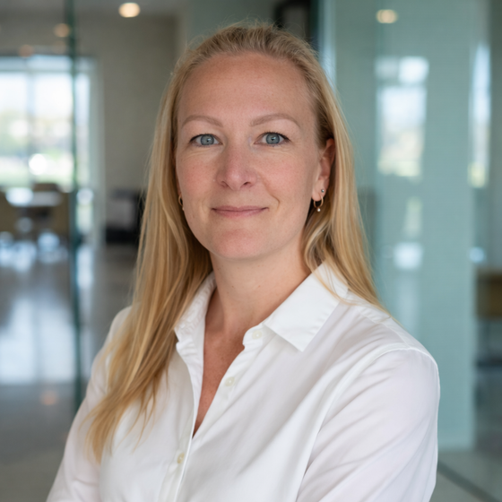 Zoe Bond, MacroActive CXO