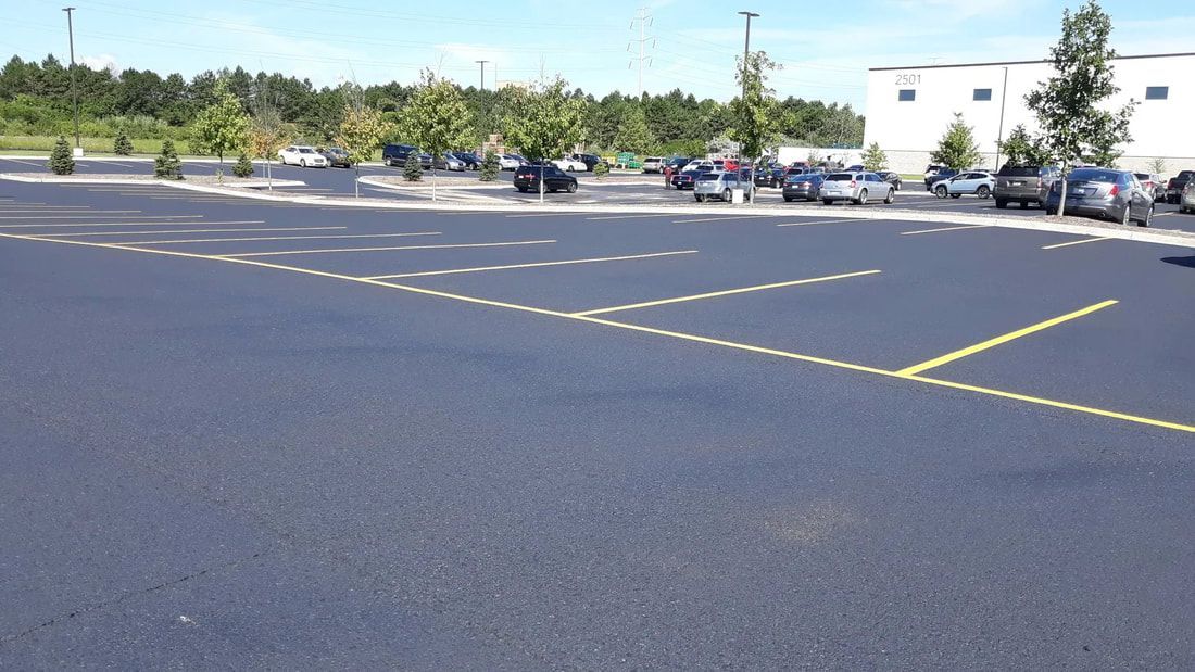 A parking lot with a lot of cars parked in it