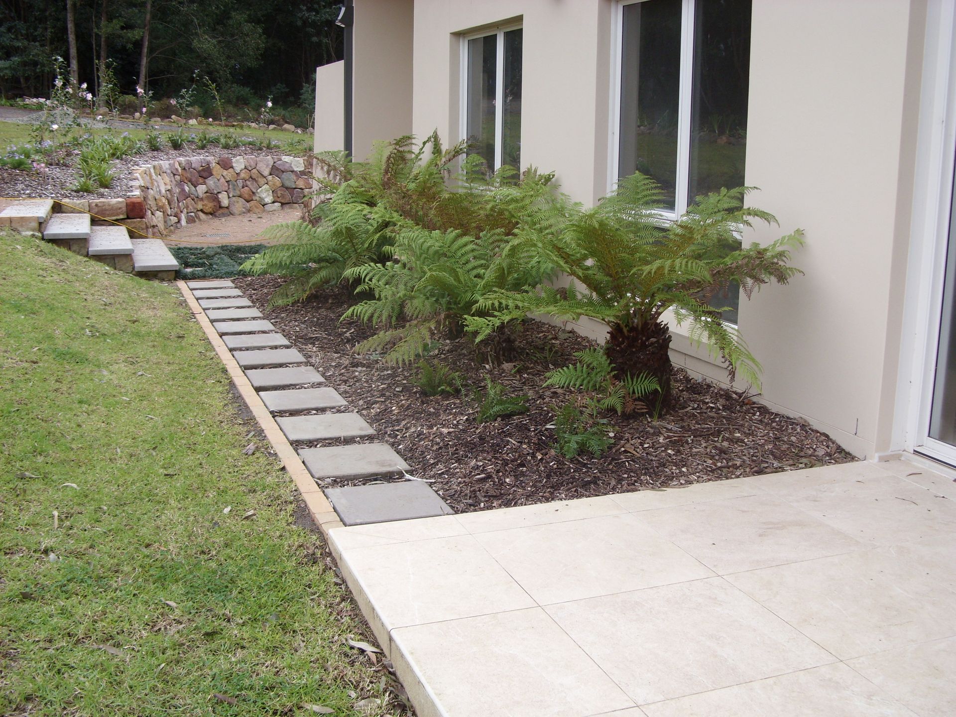 Garden Landscape Design Fresh Grass Smooth Lawn With Curve Form Bush — Wallaroo Landscapes In Nowra NSW
